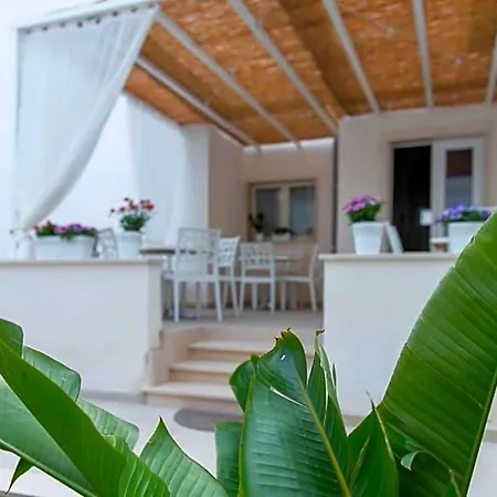 Maison La Dama 3* マルッジョ